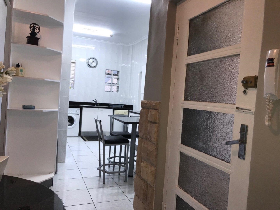 To Let 3 Bedroom Property for Rent in Sea Point Western Cape